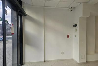 Spațiu comercial, de 99 mp, în Central - 3