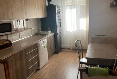 Pf inchiriez ap 3 camere str anina