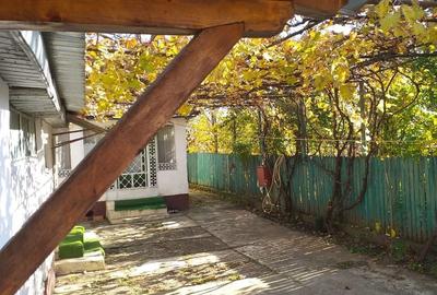 Casă cu 7 camere cu Teren 900 Mp în Măgureni
