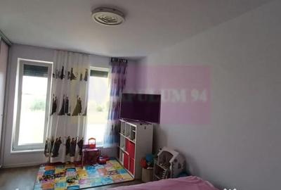 Casă cu 4 camere cu Teren 608 Mp în Săbăreni