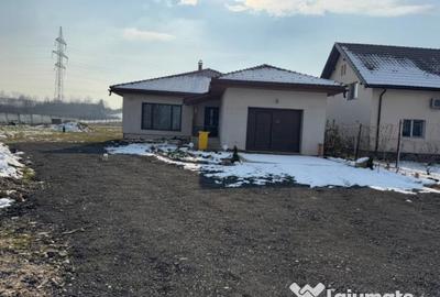 Casă cu 2 camere cu Teren 1400 Mp în Lăpuș - 1