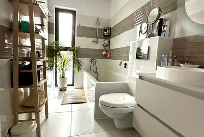 Casă cu 4 camere cu Teren 200 Mp în Odăi