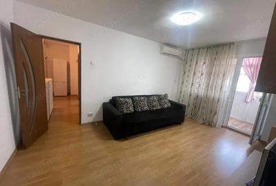 Apartament cu 3 camere semidecomandat în Craiovița Nouă