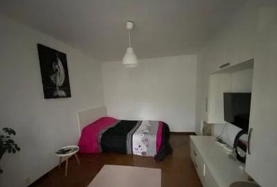 Inchiriez garsoniera complet renovata si mobilata,AC,Sectia 3 Politie