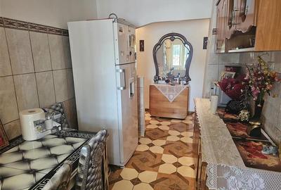 Apartament cu 3 camere semidecomandat, mobilat în Micro II - 24