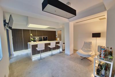 Vila deosebita  la un pas de mare mobilata si utilata - 5