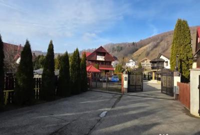 Casă cu 8 camere cu Teren 746 Mp în Moieciu - 2