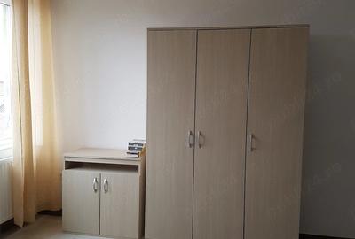 Apartament cu 6 camere decomandat în Central