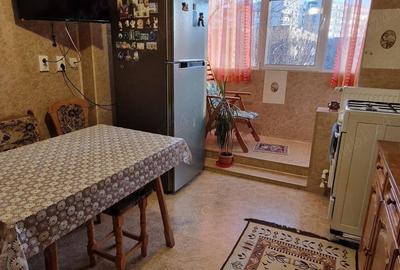 Apartament cu 3 camere decomandat în Gorjului