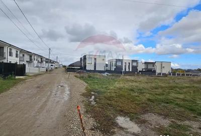 Teren de 720 mp, în Lisaura