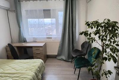 Apartament cu 3 camere decomandat în Micro 4 - 5
