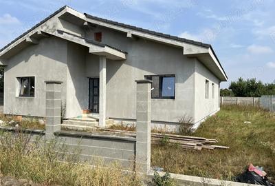 Vand casa Bazo?u Nou, Bucova? - 1