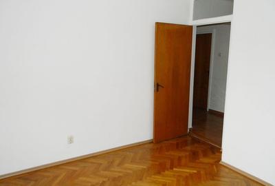 Apartament cu 3 camere, bucataria mobilata-utilata - 6