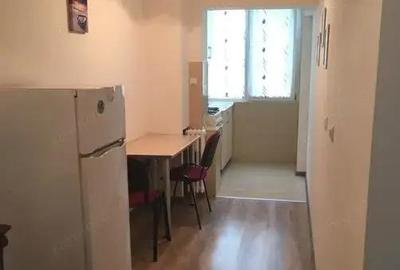 Garsoniera de vanzare in zona 1 Decembrie - 1