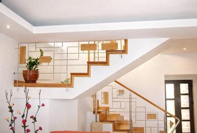 Casă cu 4 camere cu Teren 600 Mp în Iris