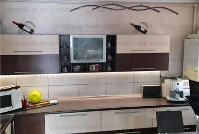 Apartament cu 4 camere decomandat în Tractorul - 4