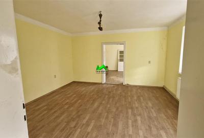 Casa individuala de vanzare 3 camere teren Sibiu Strand