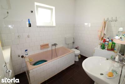 Casă cu 4 camere cu Teren 700 Mp în Central - 1