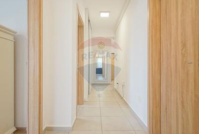 Apartament cu 3 camere decomandat în Tractorul - 7
