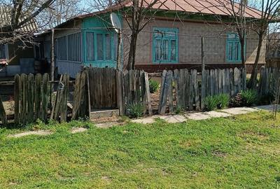 Casă cu 4 camere cu Teren 2988 Mp în Central