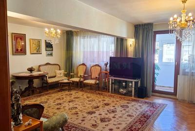 Apartament cu 4 camere decomandat în Muncii