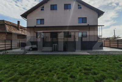 Casă cu 3 camere cu Canalizare în Central - 12