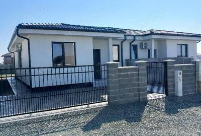 Casă cu 3 camere cu Teren 315 Mp în Central - 1