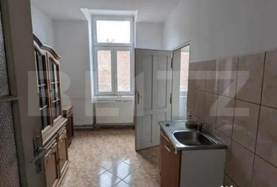 Spațiu comercial, de 105 mp, în Central - 4