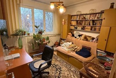 Apartament cu 3 camere decomandat, mobilat în Brâncoveanu