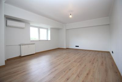Rond Alba-Iulia, acces și vedere stradale, 2 camere nemobilat, renovat complet