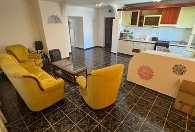 Apartament cu 3 camere decomandat în Cug
