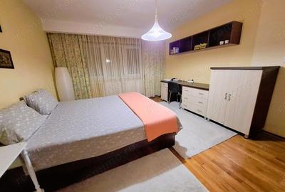 Casă cu 6 camere cu Teren 3150 Mp în Central - 3