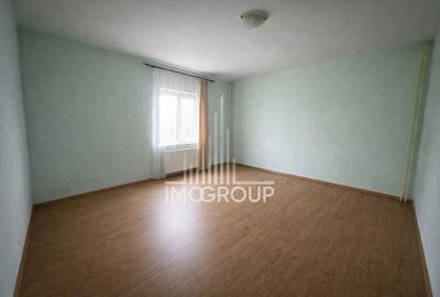 Apartament cu 3 camere decomandat, mobilat în Între Lacuri