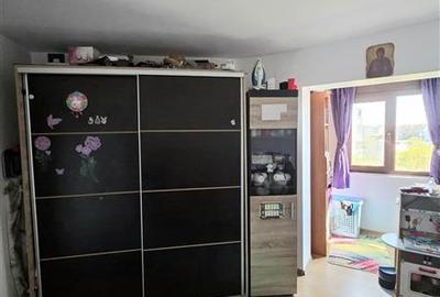 Apartament cu 3 camere semidecomandat, mobilat în Km 4-5 - 17