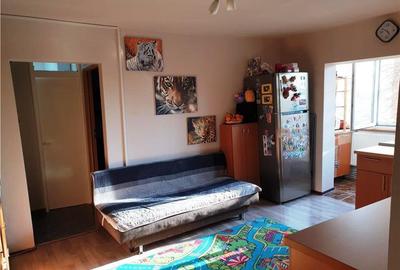 Apartament cu 2 camere semidecomandat, mobilat în Girocului