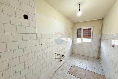 Apartament cu 3 camere, cartier Aurel Vlaicu, etaj intermediar - 10