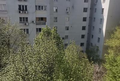 Garsonieră decomandată în Decebal - 1