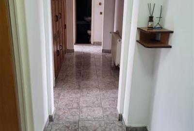 Apartament cu 4 camere decomandat în 7 Noiembrie - 10