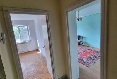 A 37 Liceul sanitar ,Apartament 3 camere confort 1 etaj 2, 67000euro - 4