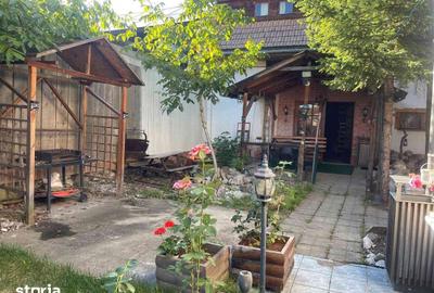 Casă cu 10 camere cu Teren 800 Mp în Central