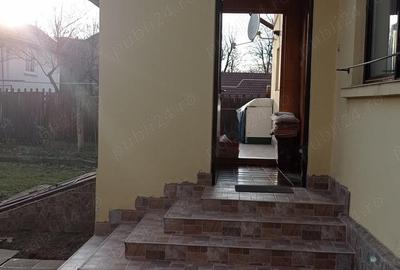 Progresului(linga Policlina 2),Casa 3 camere,baie,bucatarie,garaj,curte,mobilata si utilata,800 euro - 10