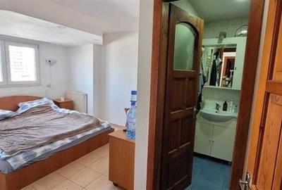 Apartament cu 4 camere decomandat, mobilat în Tractorul