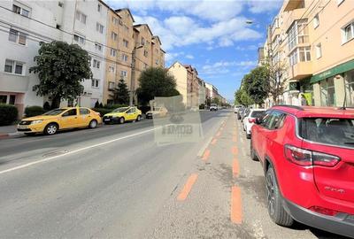 Apartament cu 3 camere decomandat si balcon in Vasile Aaron - 2