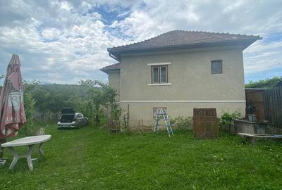 Casă cu 5 camere cu Teren 1674 Mp în Stupini - 8