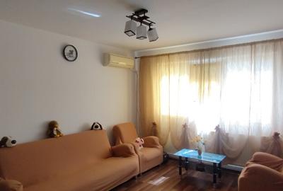 Vand Apartament CF2 Et 4 vedere pe fata recent renovat