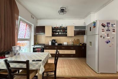 Apartament cu 3 camere decomandat în Titan - 4
