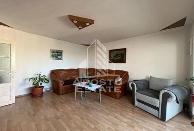 Apartament cu 3 camere decomandat, mobilat în Steaua
