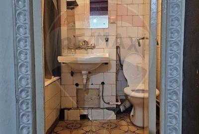 Apartament cu 2 camere decomandat de vanzare, etaj 1, zona Milcov - 8