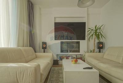 Apartament cu 3 camere semidecomandat, mobilat în Centrul Civic