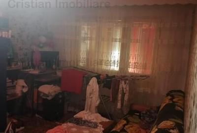 Apartament cu 3 camere semidecomandat în Obor